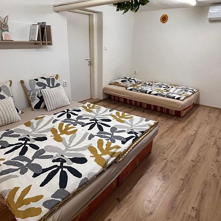 Apartmanovy Dom Grand Sturovo Luaran gambar