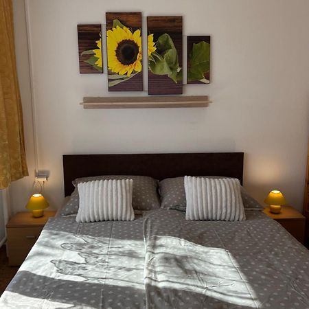 Apartmanovy Dom Grand Sturovo Luaran gambar
