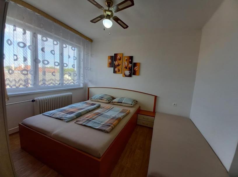 Apartmanovy Dom Grand Sturovo Luaran gambar