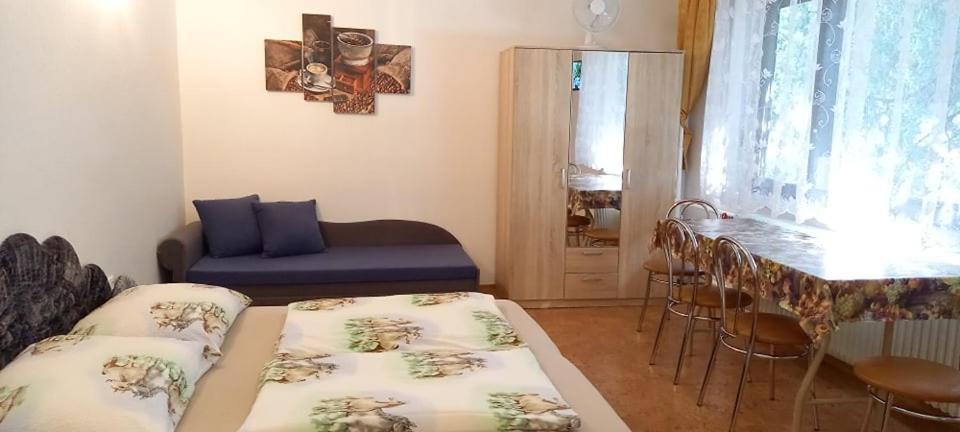 Apartmanovy Dom Grand Sturovo Luaran gambar