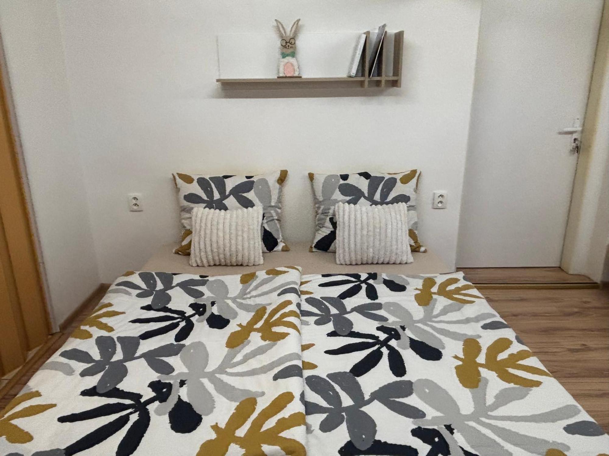 Apartmanovy Dom Grand Sturovo Luaran gambar
