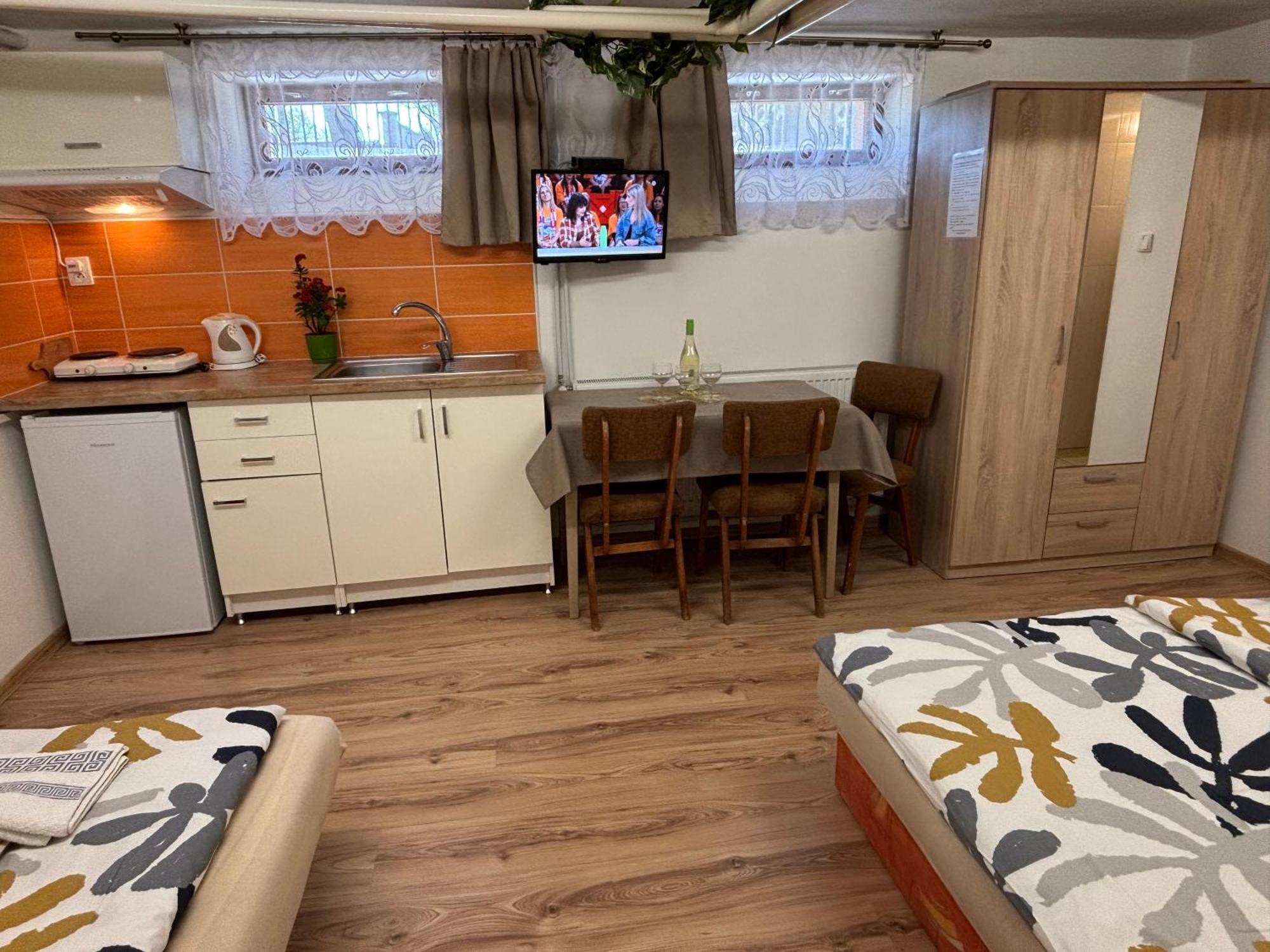 Apartmanovy Dom Grand Sturovo Luaran gambar
