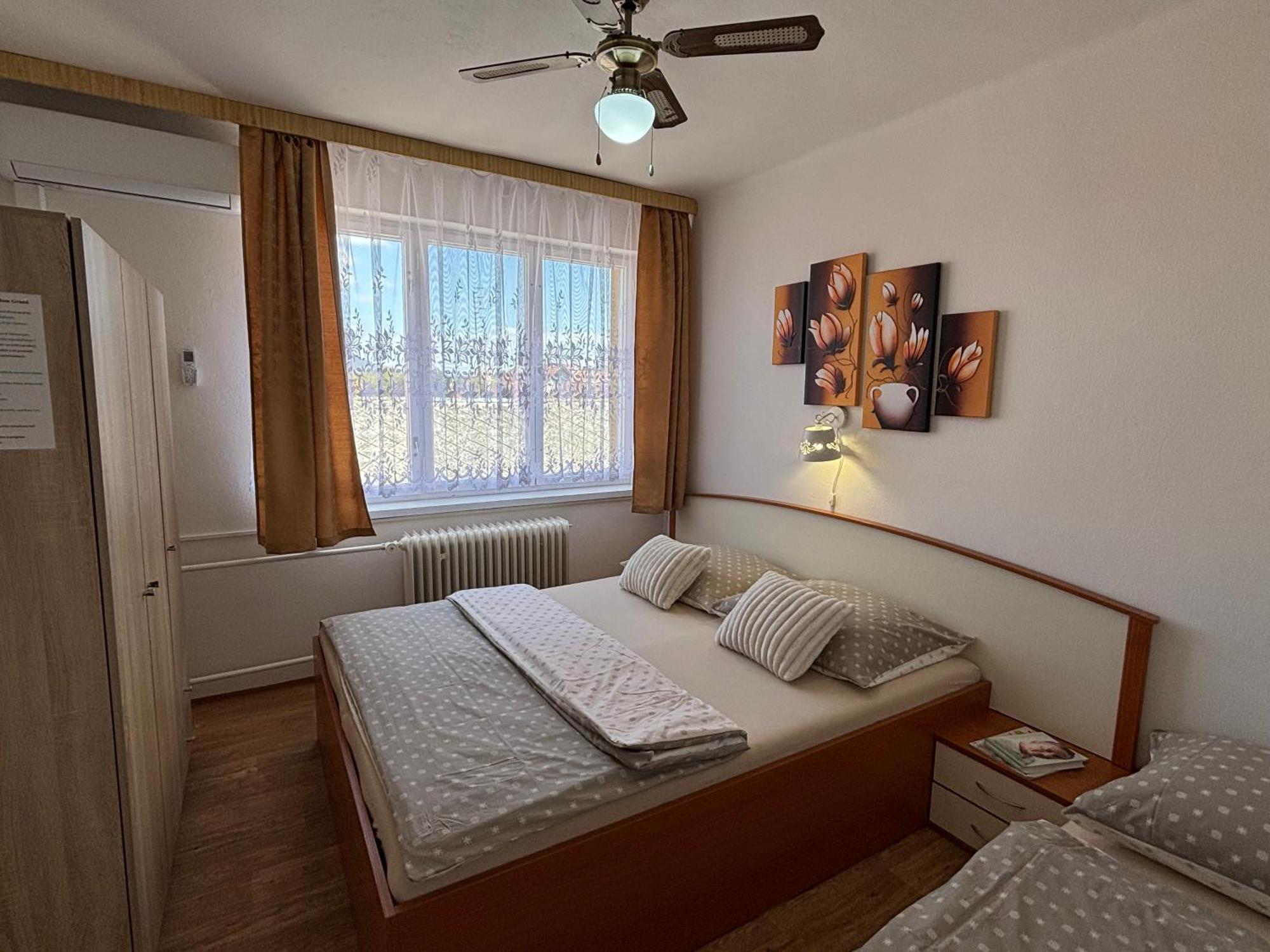 Apartmanovy Dom Grand Sturovo Luaran gambar