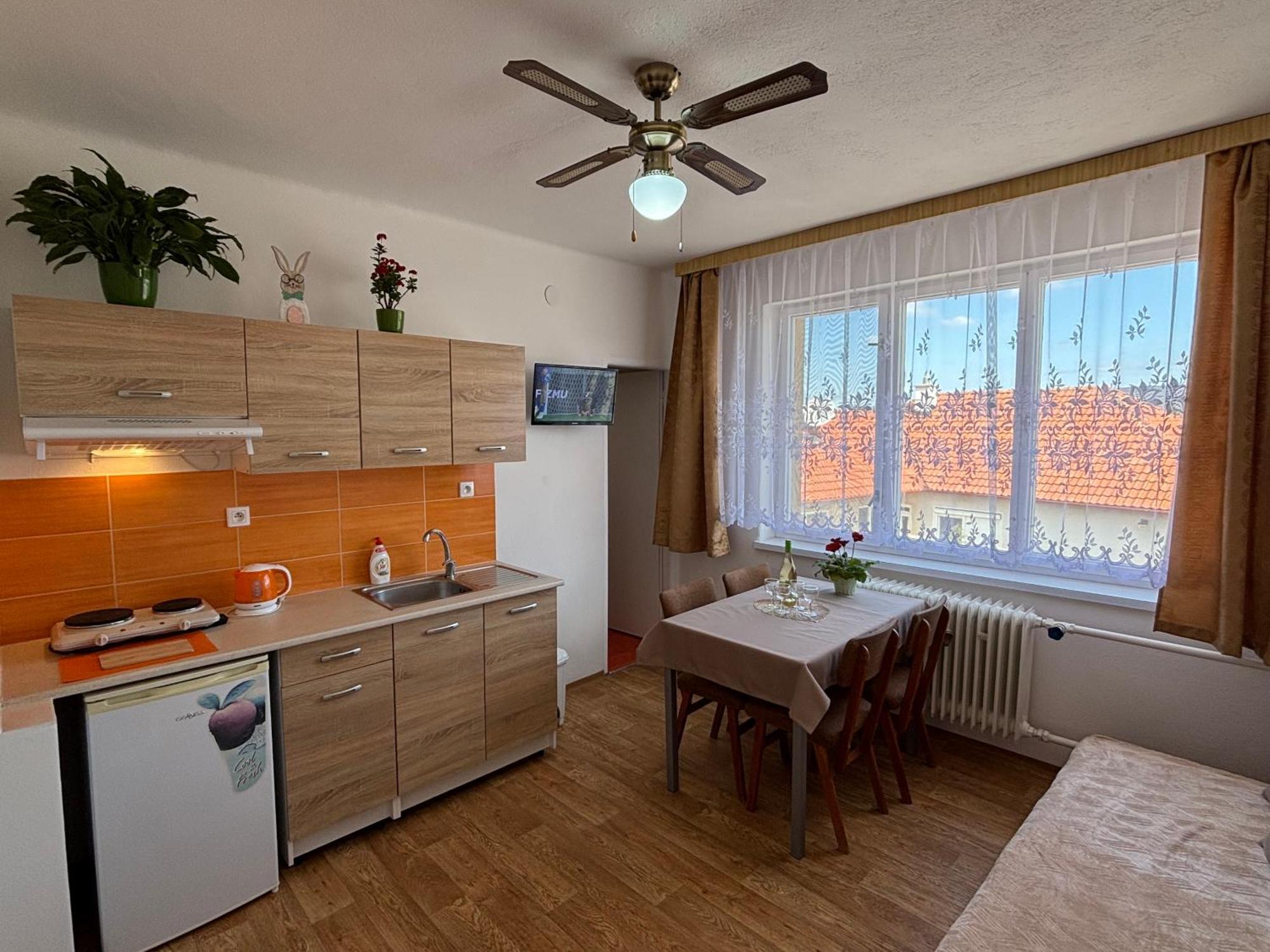 Apartmanovy Dom Grand Sturovo Luaran gambar