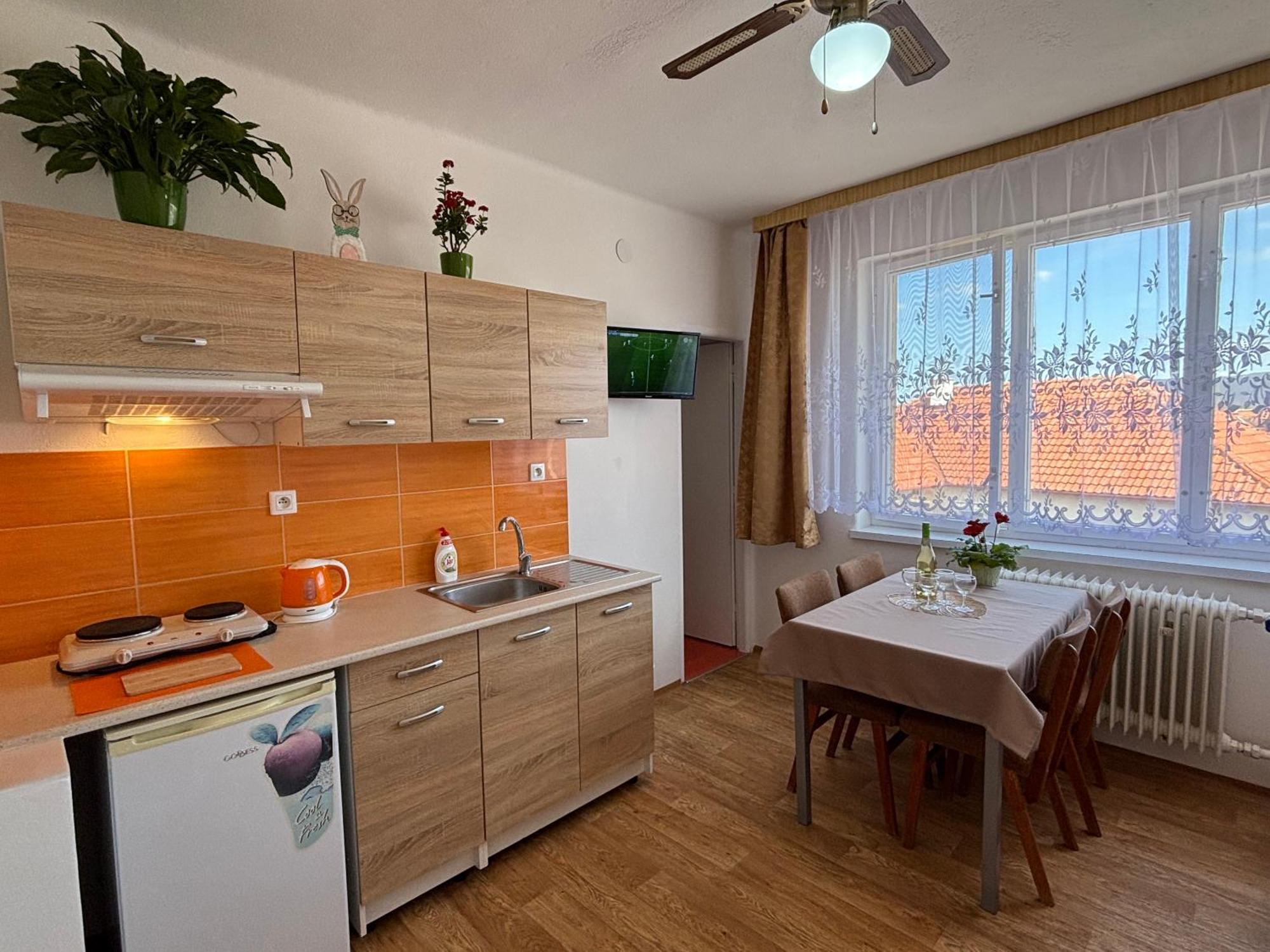 Apartmanovy Dom Grand Sturovo Luaran gambar