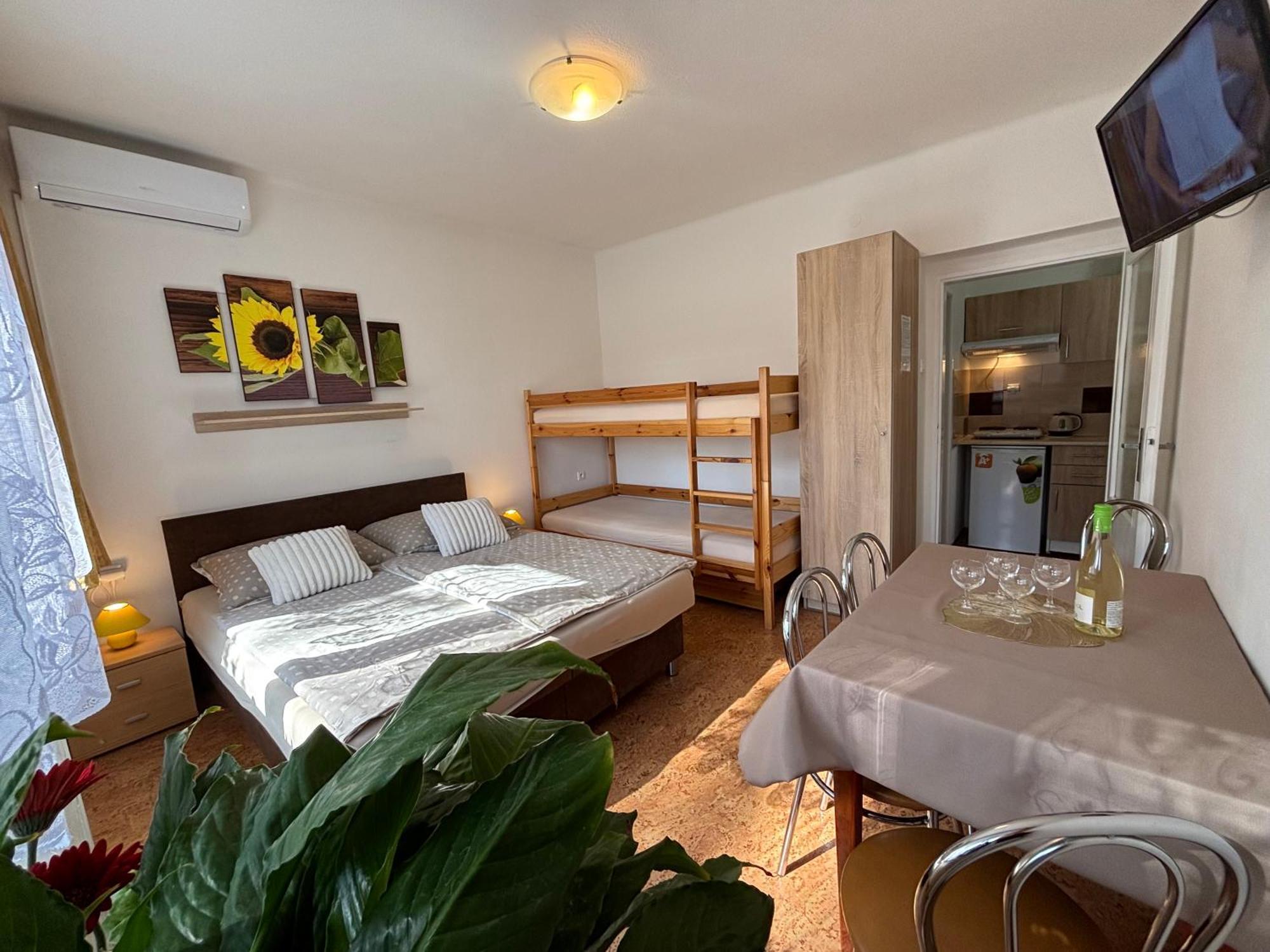 Apartmanovy Dom Grand Sturovo Luaran gambar