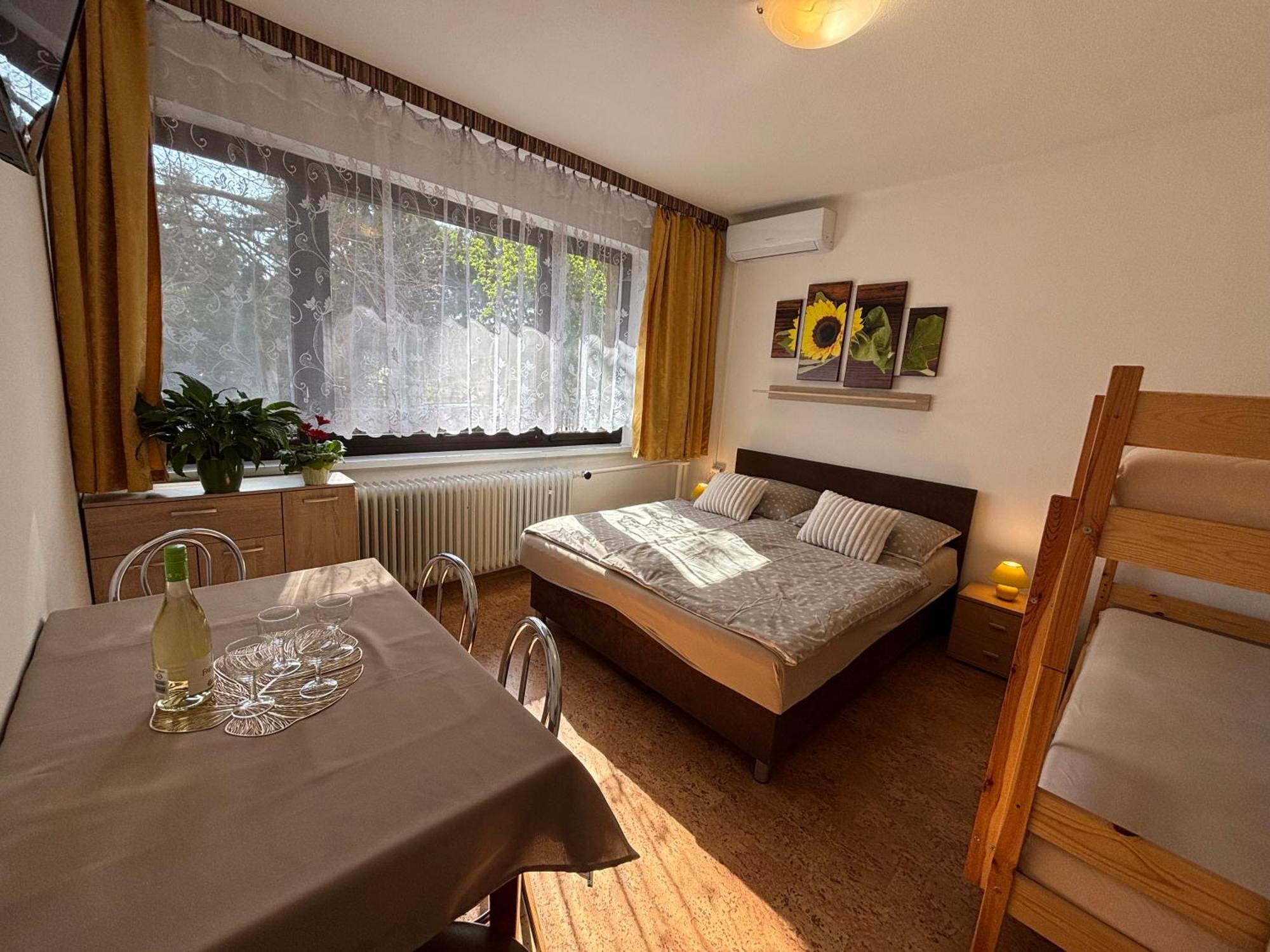 Apartmanovy Dom Grand Sturovo Luaran gambar