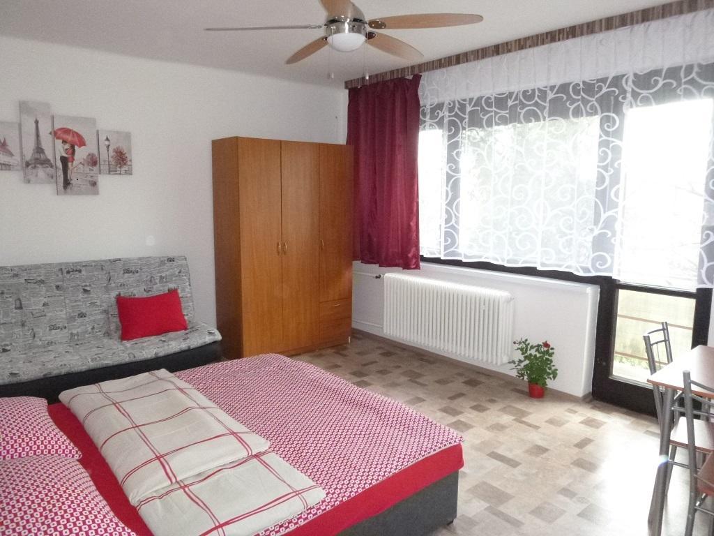 Apartmanovy Dom Grand Sturovo Luaran gambar