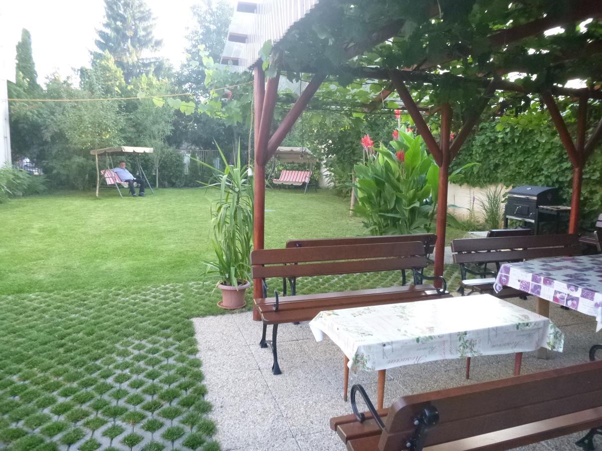 Apartmanovy Dom Grand Sturovo Luaran gambar