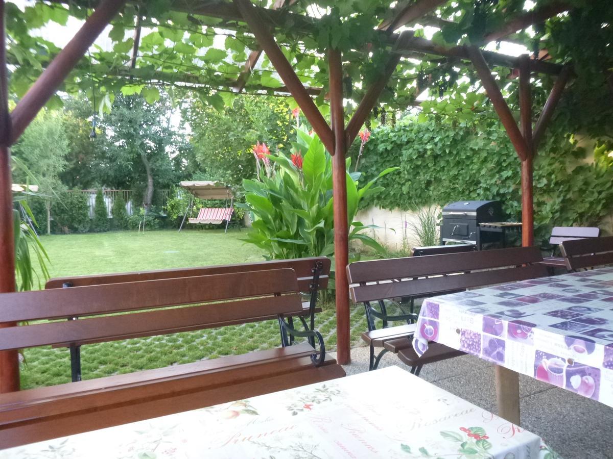 Apartmanovy Dom Grand Sturovo Luaran gambar