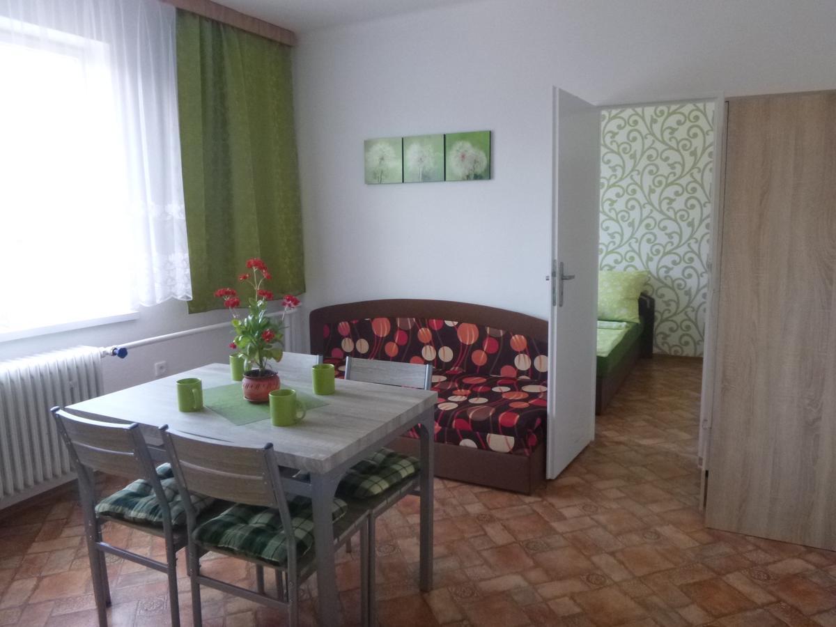 Apartmanovy Dom Grand Sturovo Luaran gambar
